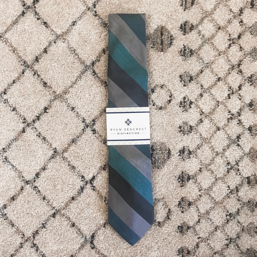 Ryan Seacrest NWT Blue & Gray Stripe Tie